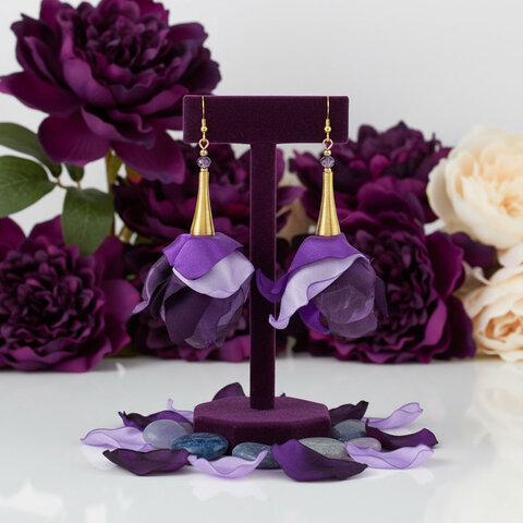 Kolczyki z tkaniny fiolet lawenda kwiaty złote wykończenia – Lume Design