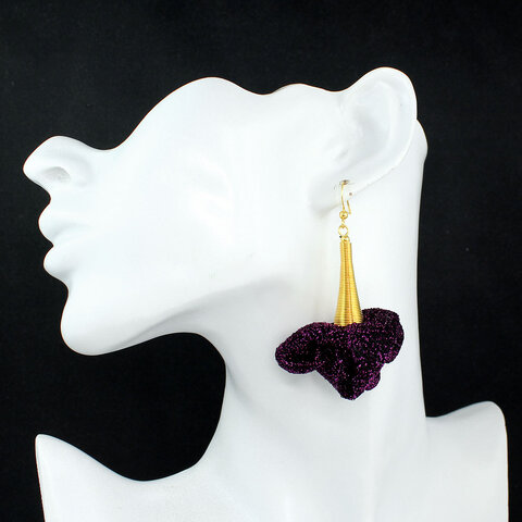 Kolczyki z tkaniny ciemny fiolet połyskujące złote długie – Lume Design
