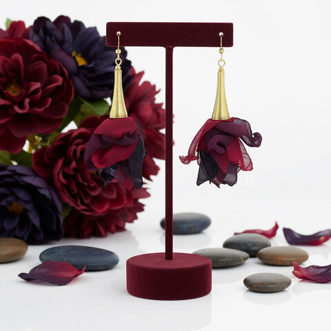 Kolczyki z tkaniny fiolet malinowy kwiaty złote długie – Lume Design