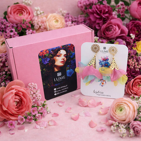 Kolczyki z tkaniny kolorowe lekkie kwiaty handmade pastelowe złote