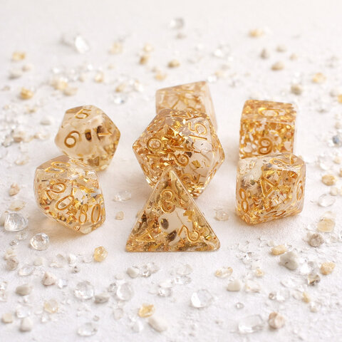 Zestaw 7 biało-złotych kości RPG z żywicy o zaokrąglonych krawędziach | Kości Żywiczne Outlet Veiled Skulls Lume Design