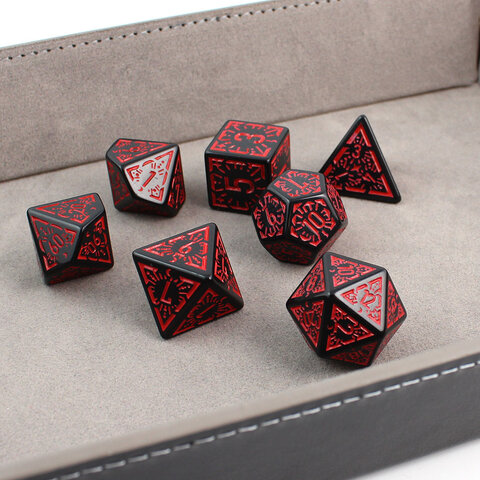 Zestaw 7 czarnych akrylowych kości RPG z czerwonymi runami, ramkami i cyframi | Akrylowe Kości Infernal Runes Lume Design