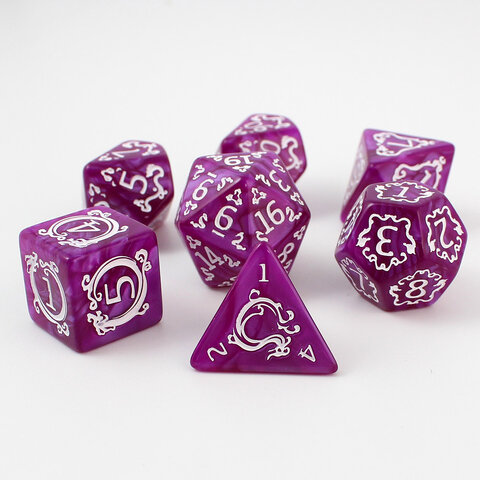 Zestaw fioletowych kości wielościennych Dragon's Amethyst ze smoczym motywem.