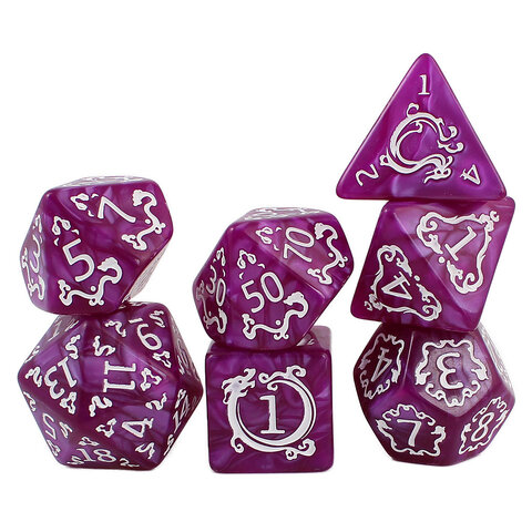 Zestaw fioletowych kości wielościennych Dragon's Amethyst ze smoczym motywem.