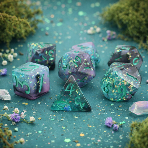 Zestaw 7 żywicznych kości RPG o zaokrąglonych krawędziach ze wzorem miętowo-szarego dymu i błyszczącymi drobinkami | Żywiczne Kości Spectral Mint Lume Design