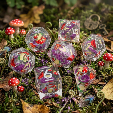 Zestaw 7 przezroczystych kości RPG z żywicy z ilustracjami grzybów i fioletowym płynnym wnętrzem | Kości Liquid Core Mystic Shrooms Lume Design