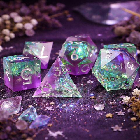Zestaw 7 kości RPG z przezroczystej żywicy o ostrych krawędziach w pastelowych odcieniach fioletu i zieleni z folią holograficzną | Kości Żywiczne Faerie Aurora Lume Design