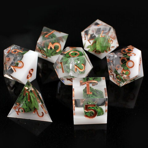Zestaw 7 kości RPG z żywicy z ostrymi krawędziami z zielonym mchem i białą mgłą w środku | Kości Żywiczne Misty Highlands Lume Design