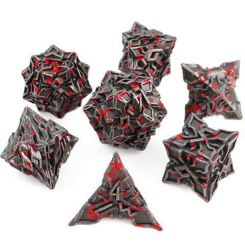 Metalowe czarne kości RPG z czerwonymi odpryskami farby imitującymi krew | Kości Metalowe Bloodied Iron Lume Design
