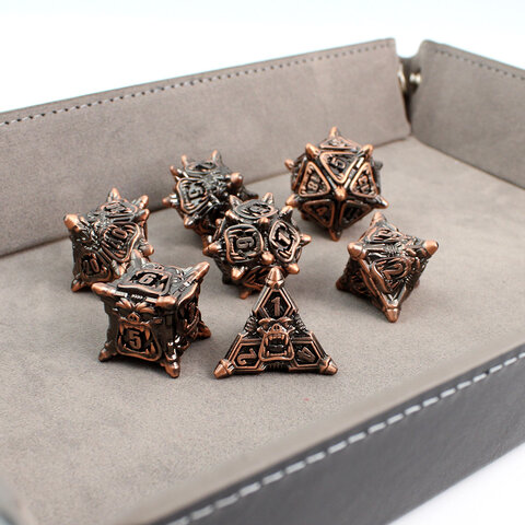 Metalowe kości RPG z motywem twarzy Orków i kolcami w kolorze miedzi | Kości Metalowe Orc Warband Lume Design