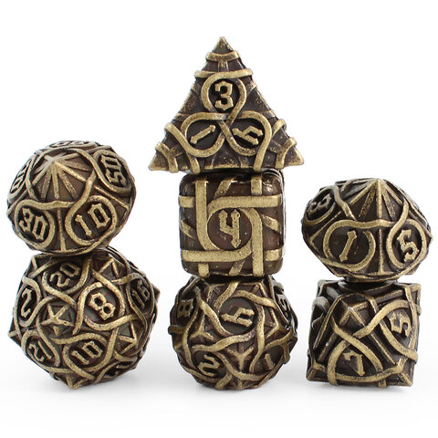 Metalowe kości RPG z rzeźbionymi wzorami celtyckich węzłów w kolorze antycznego brązu | Kości Metalowe Celtic Ancient Knots Lume Design