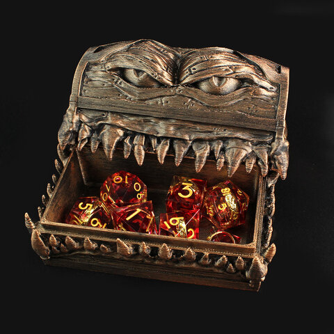 Zestaw 7 kości RPG z żywicy dymno-czerwonej z zatopionym złotym pierścieniem z elfią inskrypcją | Kości Żywiczne Elven Ring of Power Lume Design Zestaw 7 kości RPG z żywicy dymno-czerwonej z zatopionym złotym pierścieniem z elfią inskrypcją | Kości Żywiczne Elven Ring of Power Lume Design