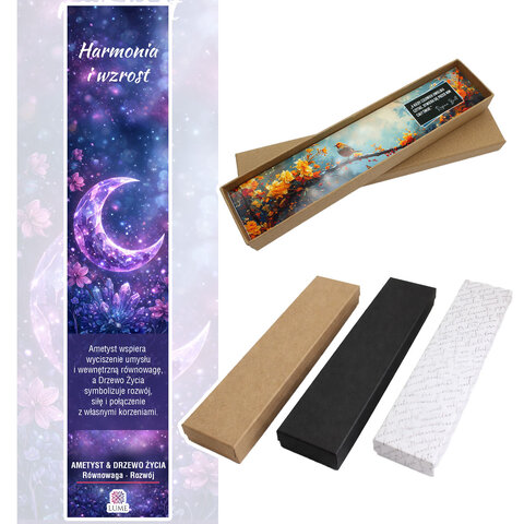 Cienka metalowa zakładka do książki pióro z fioletowym ametystem w kształcie księżyca i stalowym drzewem życia w pudełku.