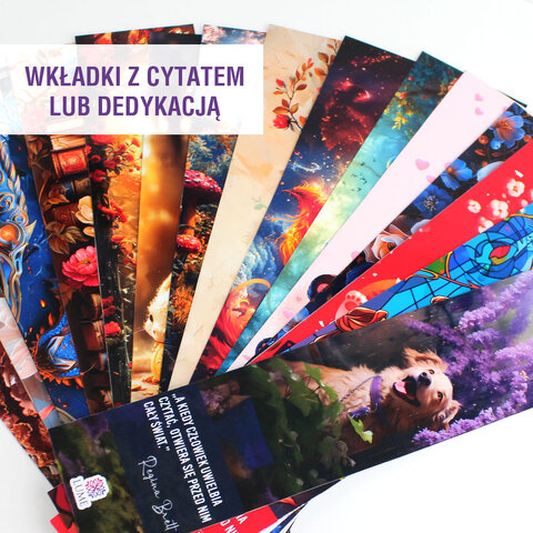 Srebrna zakładka do książki piórko z afirmacją Piękna Mądra Oczytana i niebieskimi koralikami Srebrna zakładka do książki piórko z afirmacją Piękna Mądra Oczytana i niebieskimi koralikami