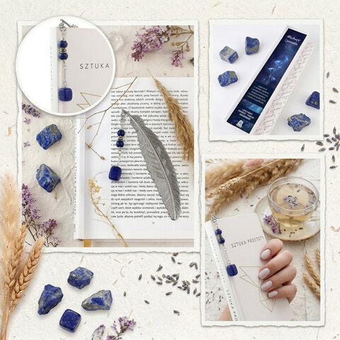 Cienka metalowa zakładka do książki piórko w kolorze grafitowym z zawieszką z granatowego kamienia Lapis Lazuli, w ozdobnym pudełku.