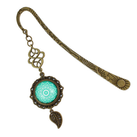 Zakładka do książki z antycznego brązu o falistym trzonie, z ozdobnym koralikiem i uspokajającą, turkusową mandalą pod szklanym kaboszonem.