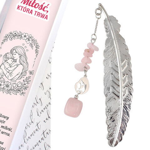 Srebrna zakładka do książki pióro z kwarcem różowym i stalowym łącznikiem przedstawiającym mamę z dzieckiem, zapakowana w pudełko prezentowe. Srebrna zakładka do książki pióro z kwarcem różowym i stalowym łącznikiem przedstawiającym mamę z dzieckiem, zapakowana w pudełko prezentowe.
