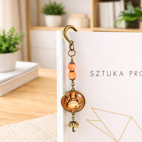 Zakładka do książki z antycznego brązu z motywem w kształcie sowy, małym listkiem i uroczym Duchem Lasu Totoro z parasolką pod szkłem.