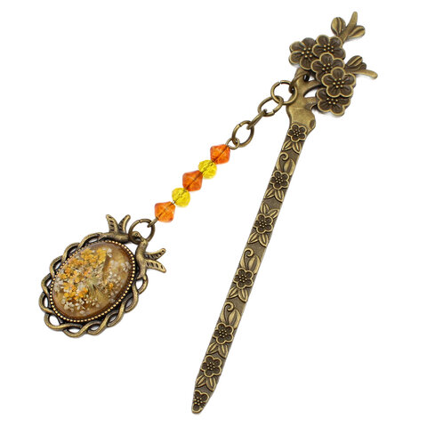 pomarańczowa zakładka do książki metalowa z prawdziwymi kwiatami na prezent dla mamy babci