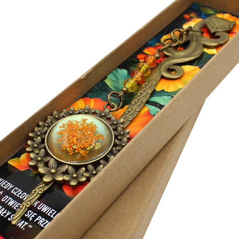 zakładka do książki na prezent metalowa z kwiatami żywica pomarańczowa