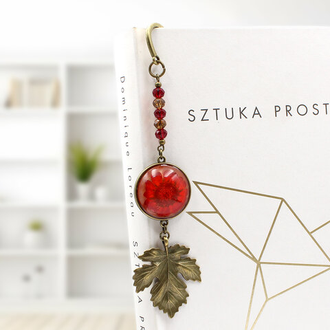 zakładka do książki z kwiatami, zakładka handmade, zakładka z żywicy, prawdziwe kwiaty w żywicy, zakładka z suszonymi kwiatami, zakładka vintage, zakładka antyczny brąz, zakładka w stylu retro, zakładka botaniczna, zakładka floral, zakładka artystyczna