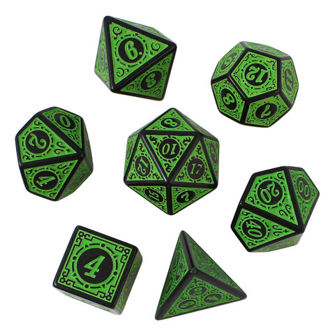 Zestaw czarno-zielonych kości RPG Verdant Arcane z ozdobnymi grawerowanymi ramkami. Zestaw czarno-zielonych kości RPG Verdant Arcane z ozdobnymi grawerowanymi ramkami.