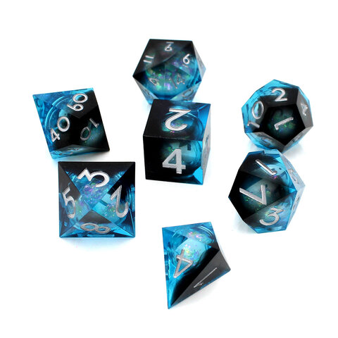 Zestaw kości wielościennych RPG płynny rdzeń czarno niebieskie ostre DnD