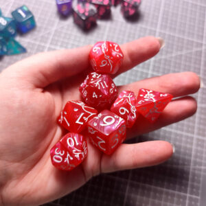 Kości RPG Sakura malinowe akrylowe zestaw 7 szt. DnD woreczek