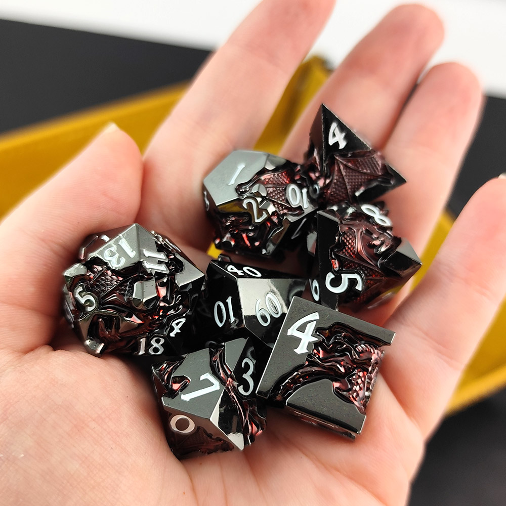 Kości RPG metalowe smoki czarno-czerwone DnD