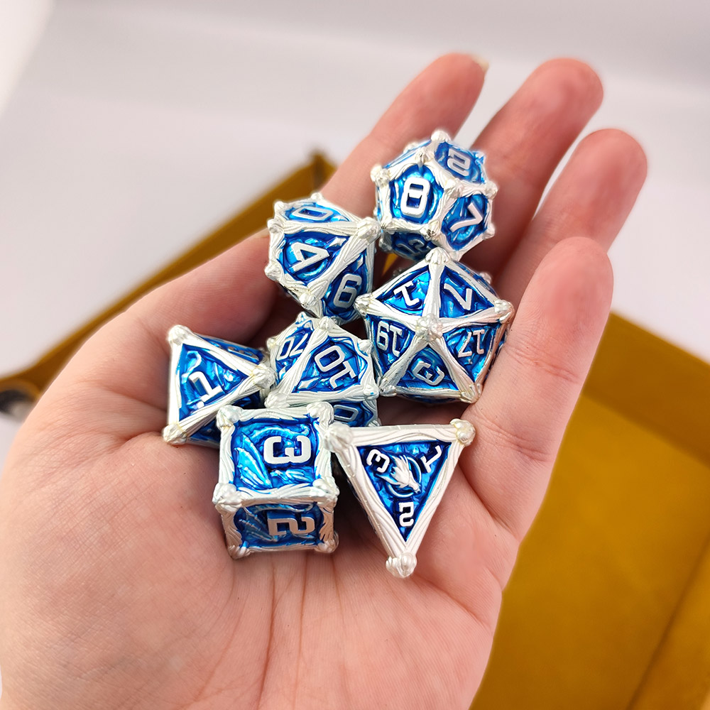 Kości RPG metalowe smoki srebrne niebieskie D&amp;D zestaw 7 szt. pudełko