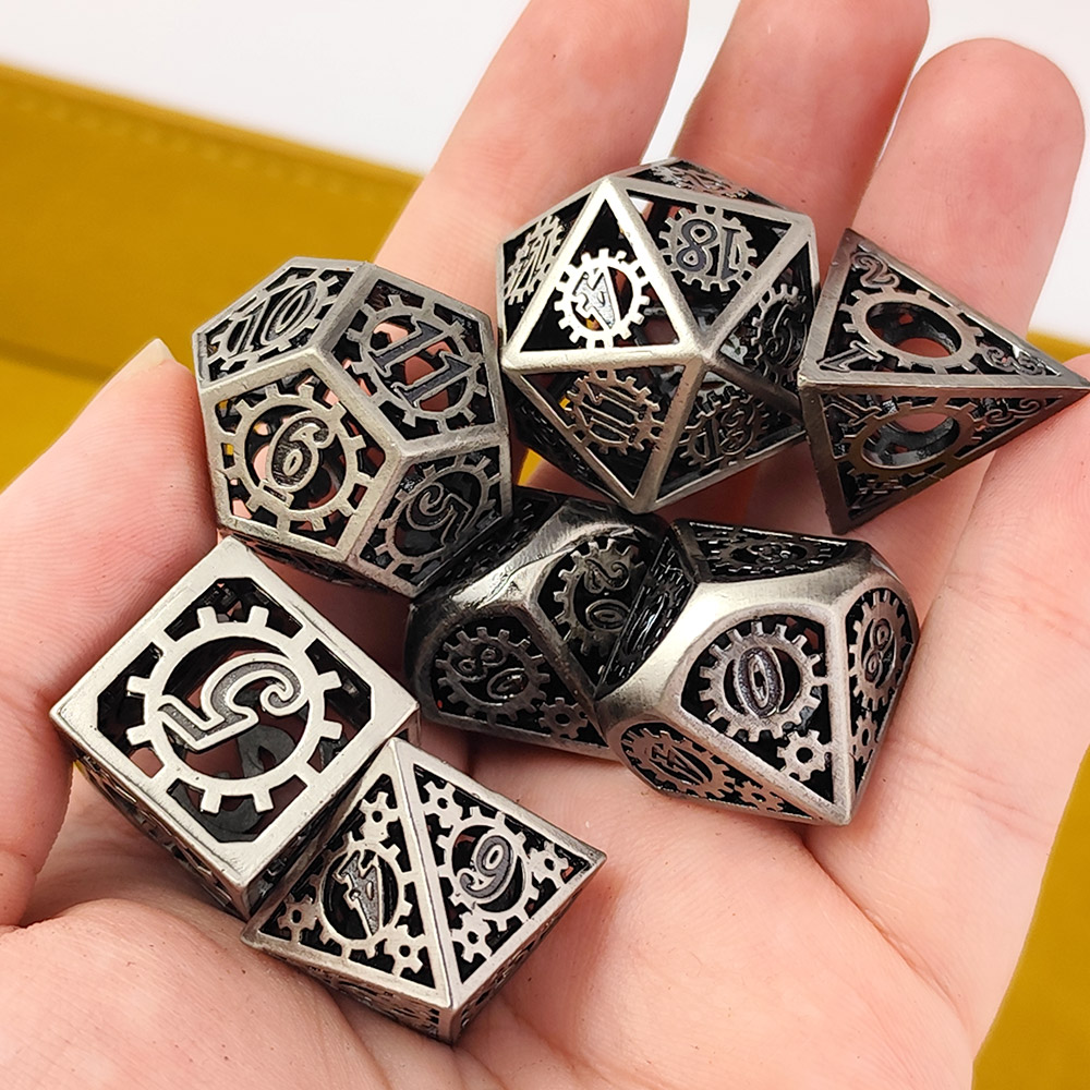 Kości RPG metalowe ażurowe steampunk trybiki D&amp;D zestaw 7 szt.