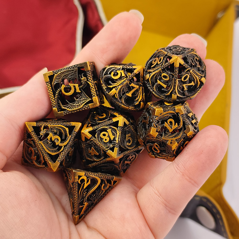 Kości RPG metalowe ażurowe smoki złote D&amp;D zestaw 7 szt. pudełko