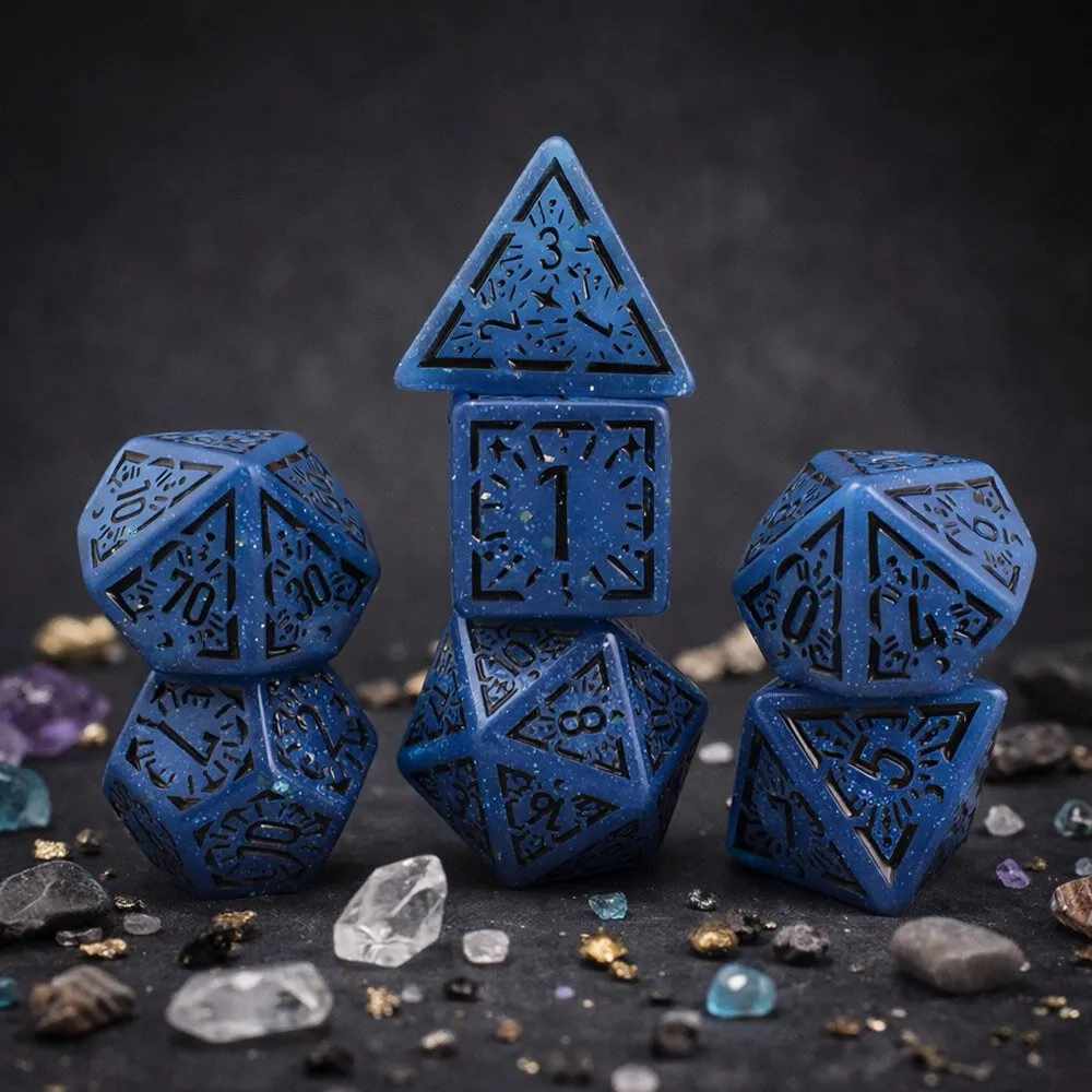 Zestaw 7 granatowych akrylowych kości RPG z czarnymi runami, ramkami i cyframi | Akrylowe Kości Abyssal Runes Lume Design