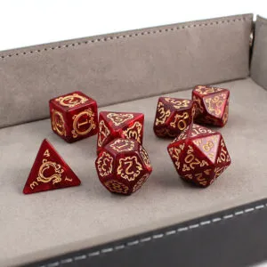 Zestaw 7 akrylowych kości RPG o zaokrąglonych krawędziach w kolorze czerwonego marmuru ze zdobieniami smoków | Akrylowe Kości Dragon's Ruby Lume Design