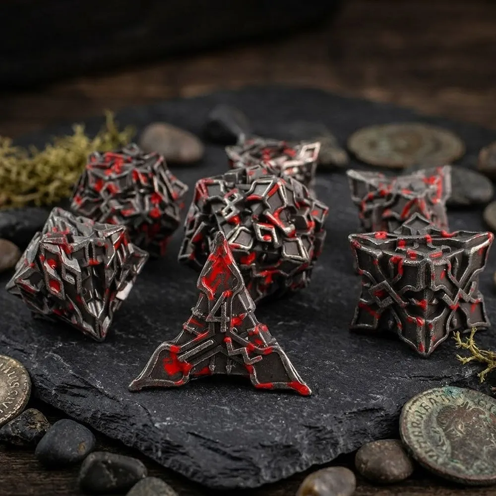 Metalowe czarne kości RPG z czerwonymi odpryskami farby imitującymi krew | Kości Metalowe Bloodied Iron Lume Design