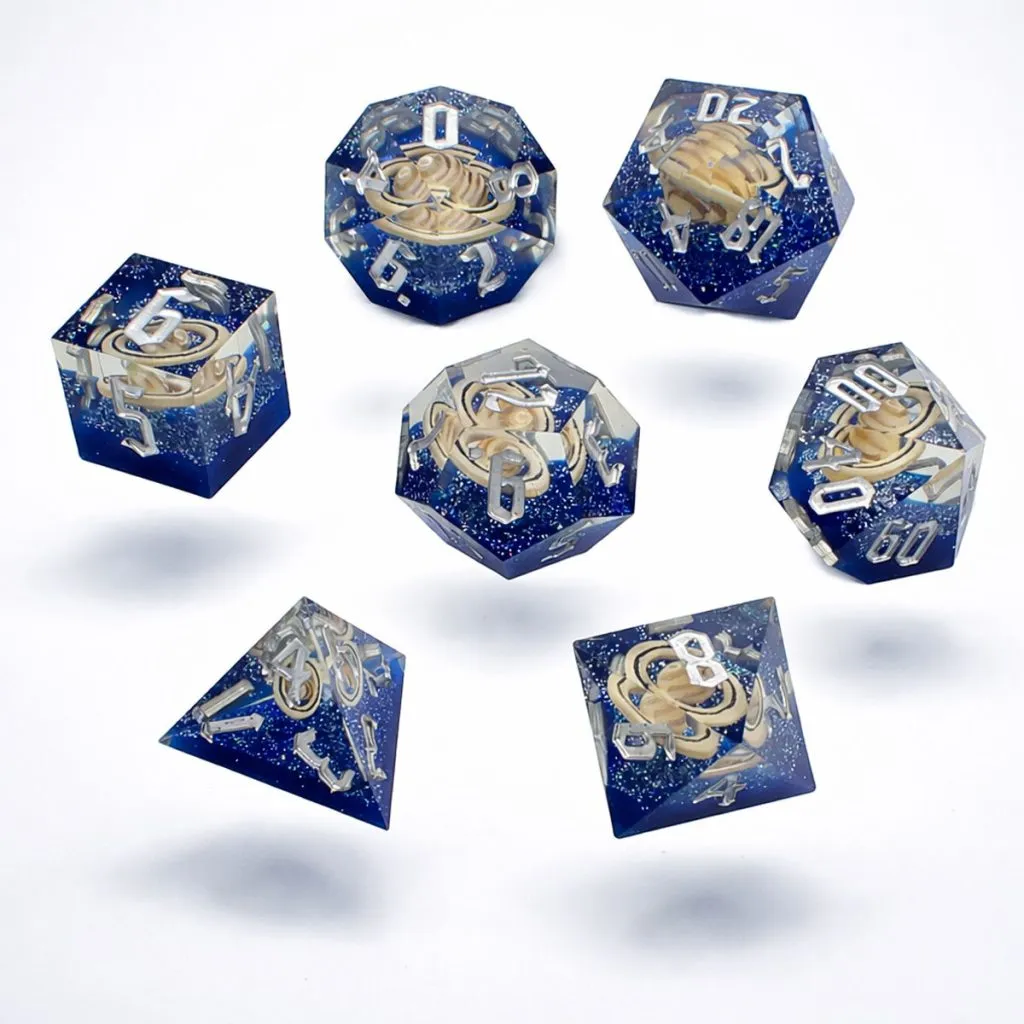 Zestaw kości RPG Sharp Edge Cosmic Orbit z planetami w środku