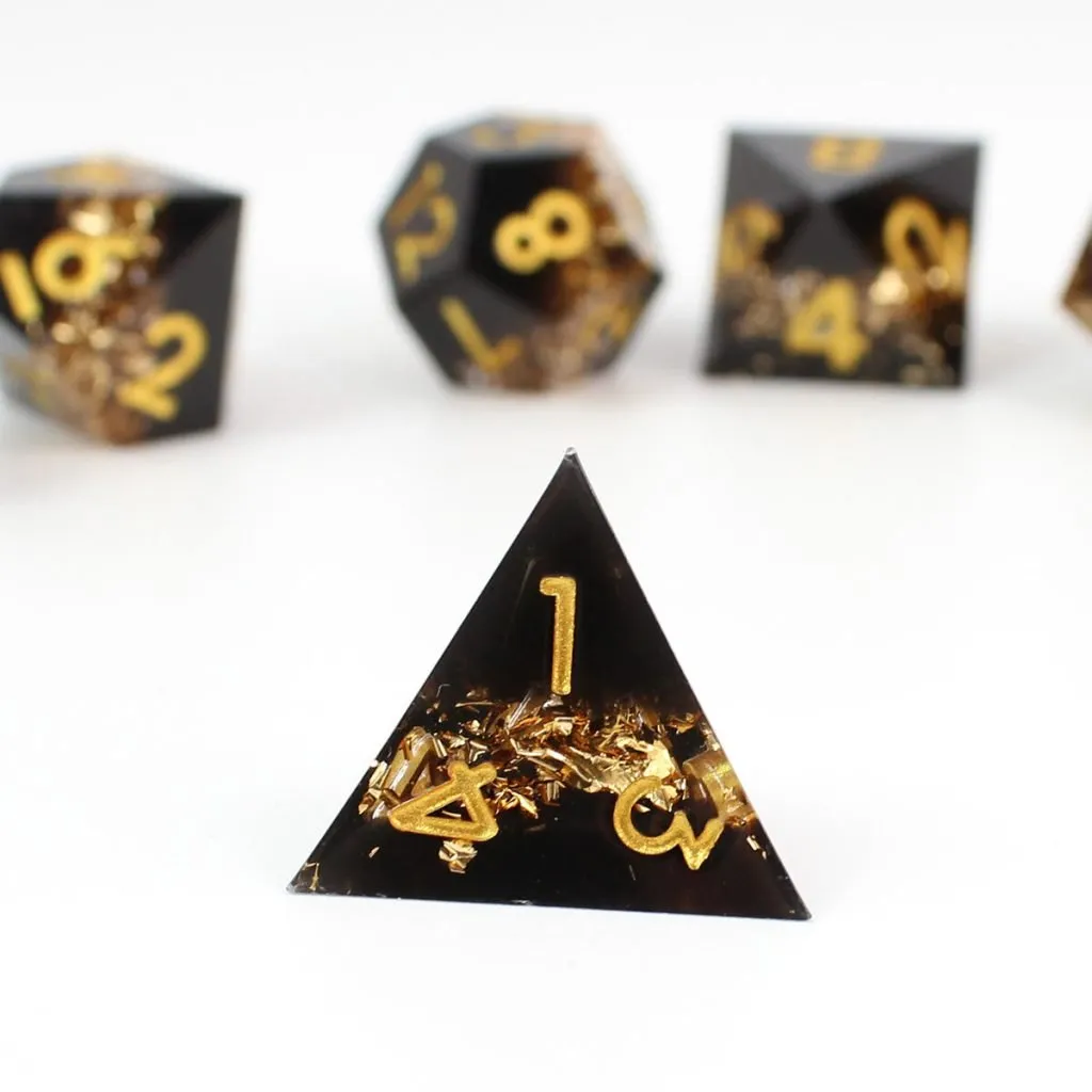 Zestaw kości RPG Ancient Gold Vein Ore czarne ze złotymi drobinkami ostre krawędzie
