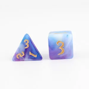 Zestaw 7 akrylowych kości RPG o zaokrąglonych krawędziach ze wzorem dymu w odcieniach fioletu, błękitu i bieli | Akrylowe Kości Twilight Mist Lume Design