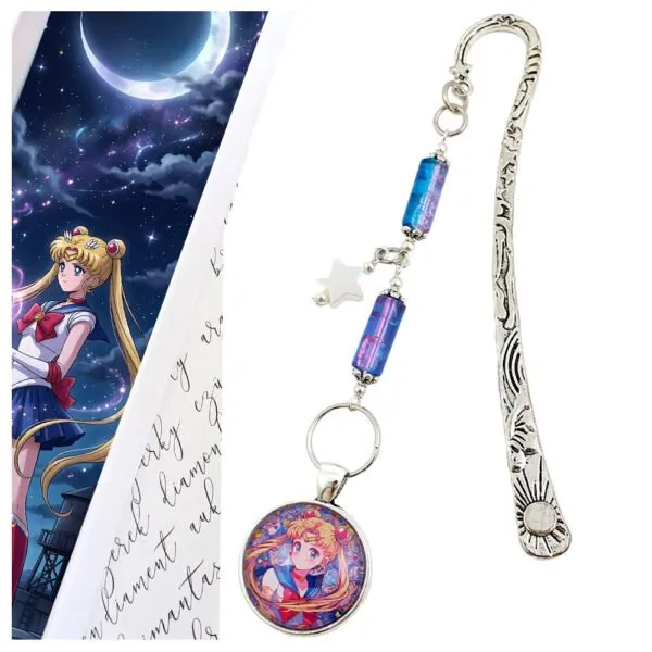 Metalowa zakładka do książki w kolorze antycznego srebra z grafiką Czarodziejki z Księżyca (Sailor Moon) pod szklanym kaboszonem, ozdobiona niebiesko-fioletowymi koralikami i gwiazdką.