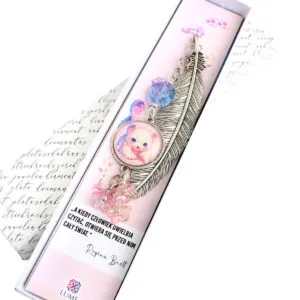 Ozdobna zakładka do książki w pudełku z personalizowaną dedykacją, grafika misia, prezent dla dziecka
