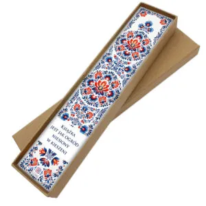 Zakładka do książki z antycznego brązu z ozdobnym, ceramicznym koralikiem i barwnym wzorem ludowych kwiatów pod szklanym kaboszonem.