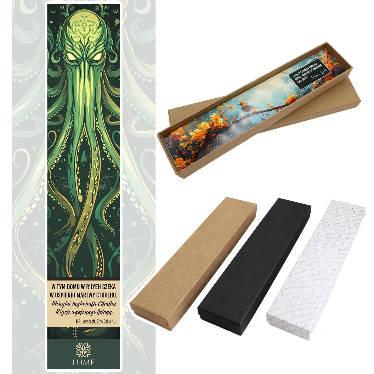 Zakładka do książki z antycznego brązu z graficznym przedstawieniem Przedwiecznego Cthulhu pod szklanym kaboszonem na tle zielonych odcieni.