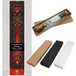 Metalowa zakładka do książki w kształcie smoka w kolorze oksydowanej miedzi z czerwoną grafiką z symbolem Hordy z World of Warcraft pod szklanym szkiełkiem oraz małą zawieszką w kształcie piórka.