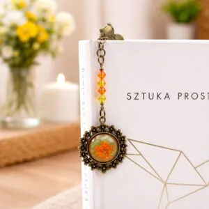 zakładka do książki na prezent metalowa z kwiatami żywica pomarańczowa
